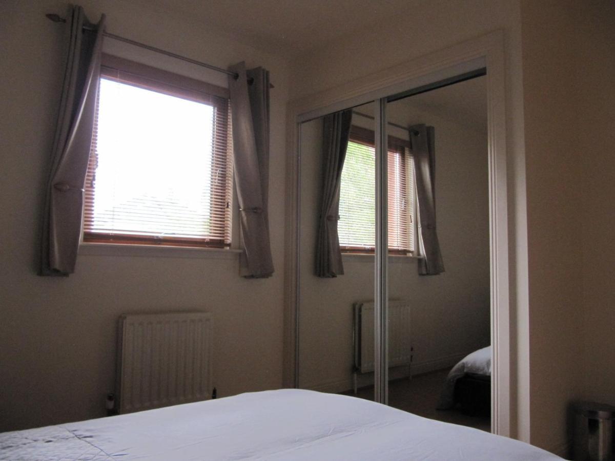 Cozy Off Road 2 Bedroom Cottage Apartment With Free Wi-Fi And Private Parking Glasgow Exterior foto