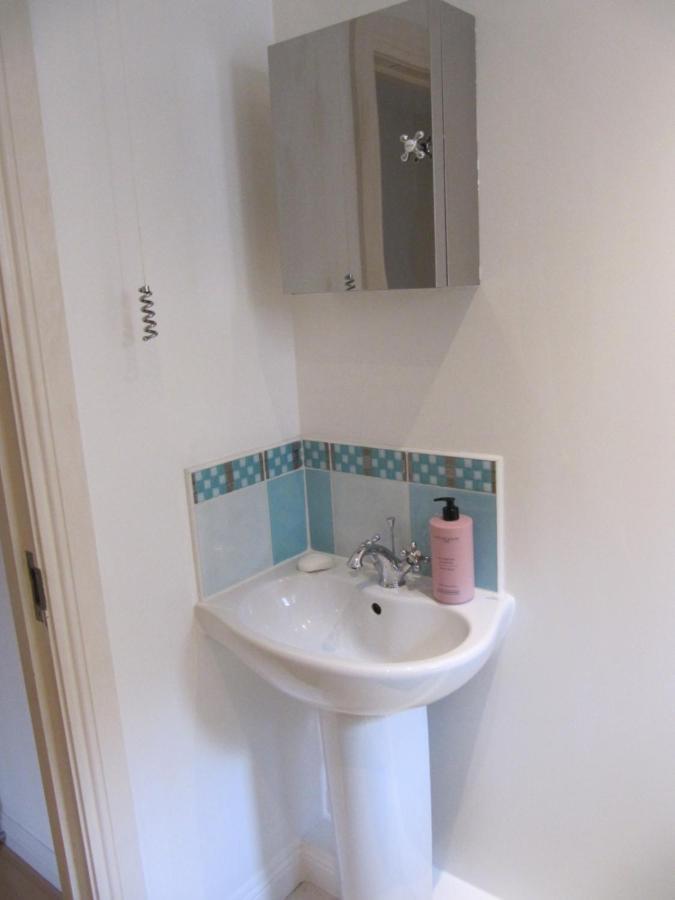 Cozy Off Road 2 Bedroom Cottage Apartment With Free Wi-Fi And Private Parking Glasgow Exterior foto
