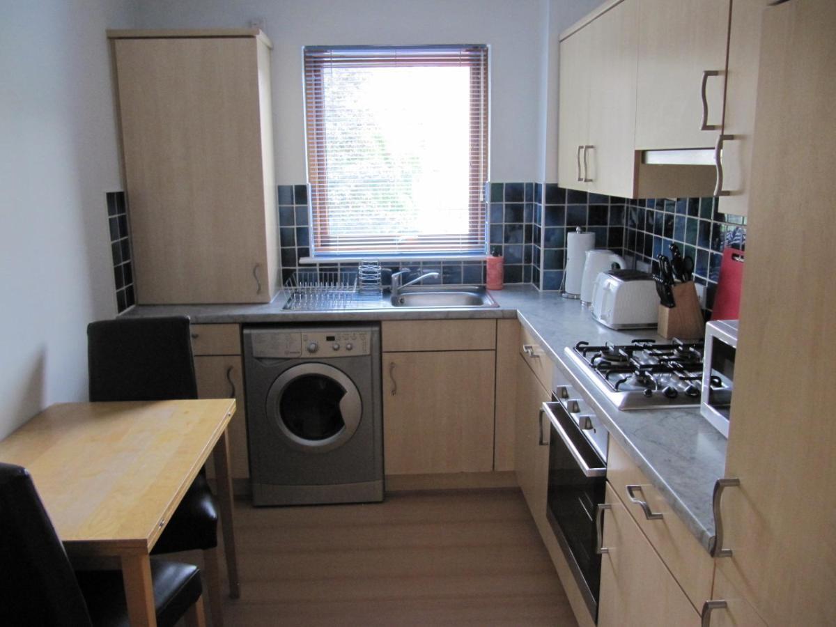 Cozy Off Road 2 Bedroom Cottage Apartment With Free Wi-Fi And Private Parking Glasgow Exterior foto
