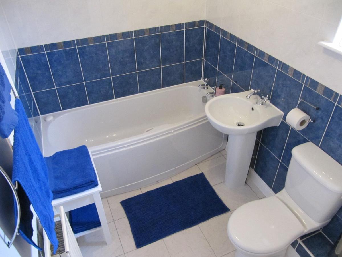 Cozy Off Road 2 Bedroom Cottage Apartment With Free Wi-Fi And Private Parking Glasgow Exterior foto