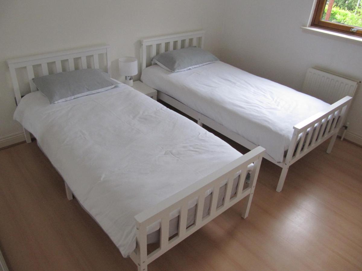 Cozy Off Road 2 Bedroom Cottage Apartment With Free Wi-Fi And Private Parking Glasgow Exterior foto